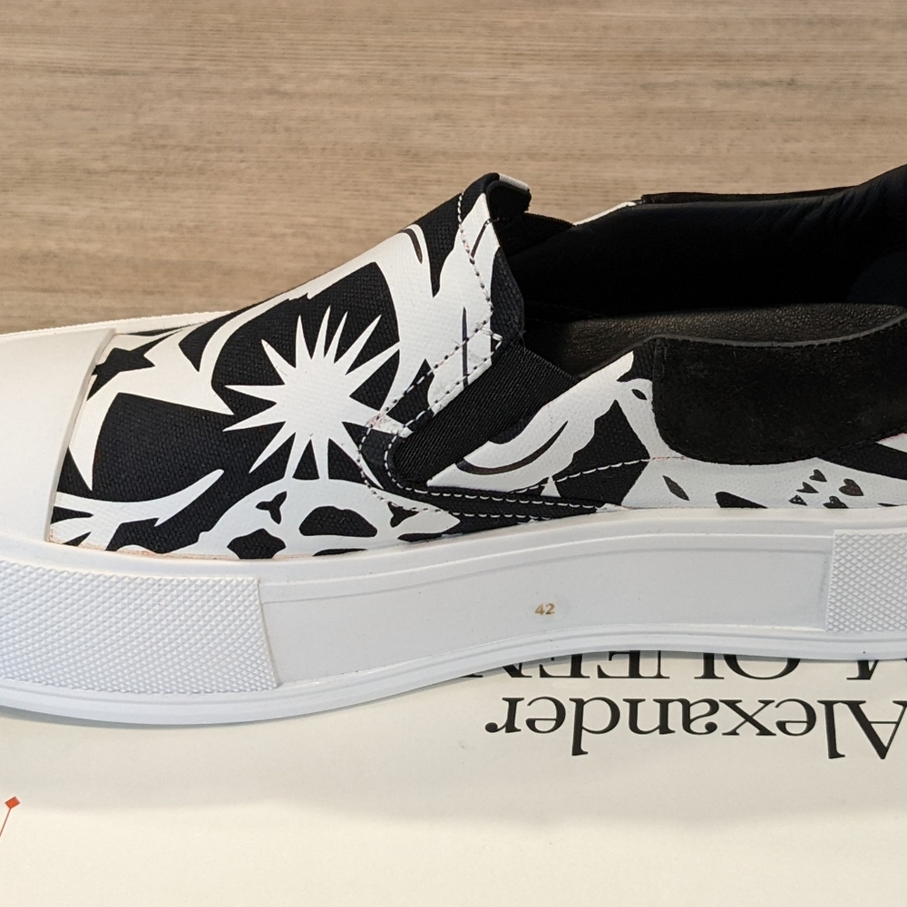 Mens Alexander McQueen Abstract Skull Slip-On Sneakers White/Black - Picture 5 of 7